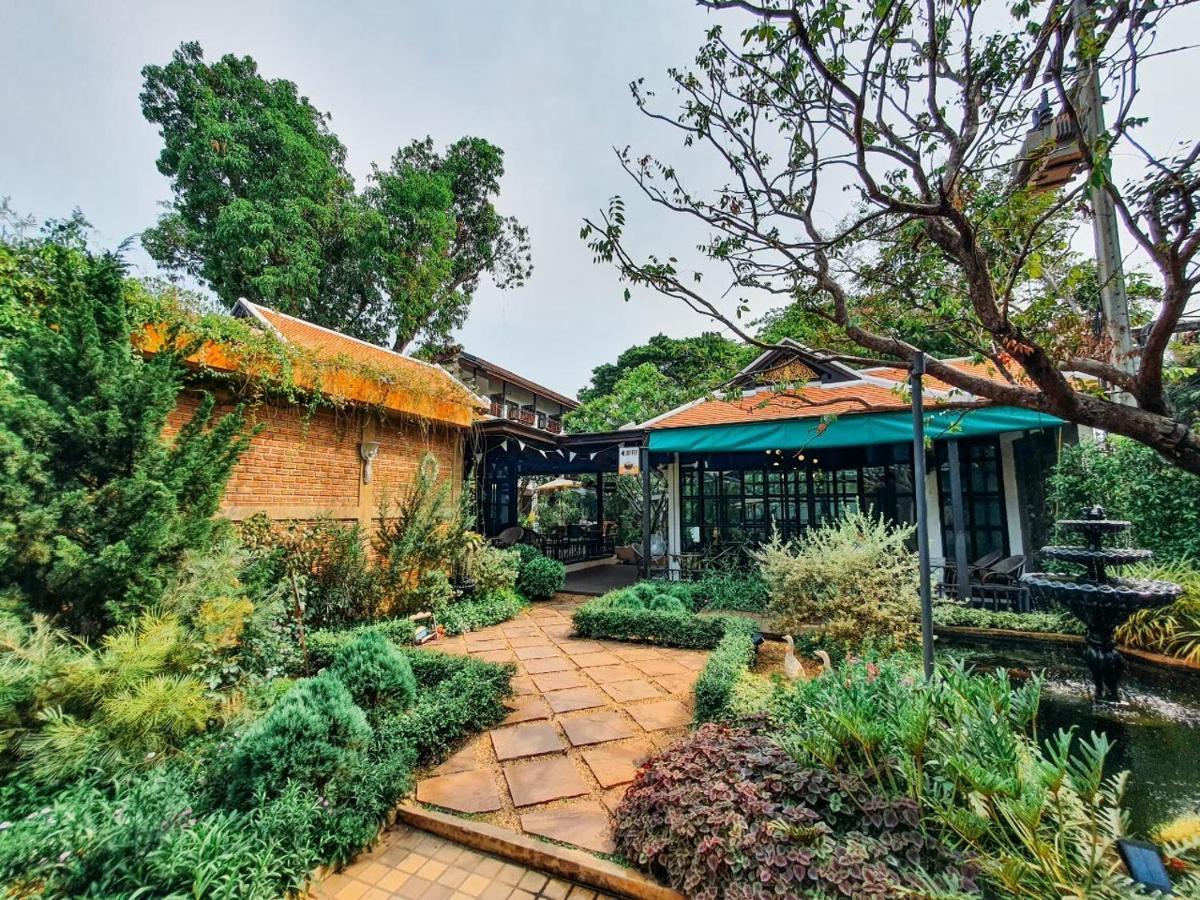 Vijit Nakorn Hotel Sisaket Екстериор снимка